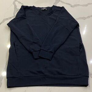 Zenana Outfitters Women’s Navy Blue Oversized V-Neck Sweater, size small